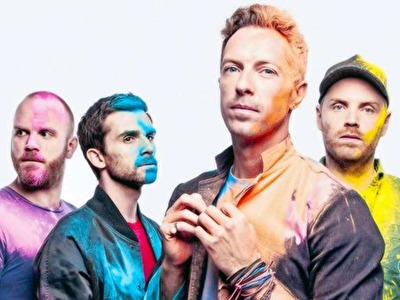 a735f54d15c64fa3f4e78f2a88f7aa0b--chris-martin-coldplay-band-photos_adobespark.jpg